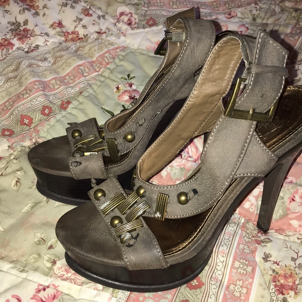 Tan platform sandals - Picture 3 of 3
